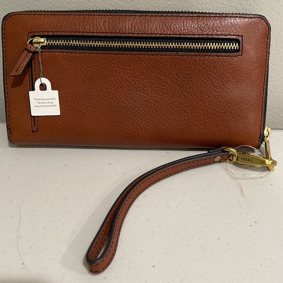 NWOT fossil wallet - Picture 2 of 4